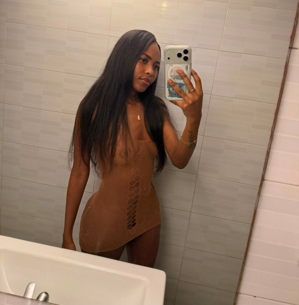 BELLA MORENA DE CURVAS ARDIENTES EXCLUSIVAS EN BUSCA DE DIVERSION LLAMAME