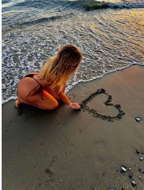 Antonella cañera, cariñosa, y fiestera a tope.