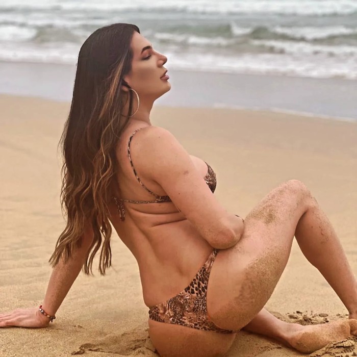 CHICA TRANS ARDIENTE Y MORBOSA DESEOSA DE PLACER