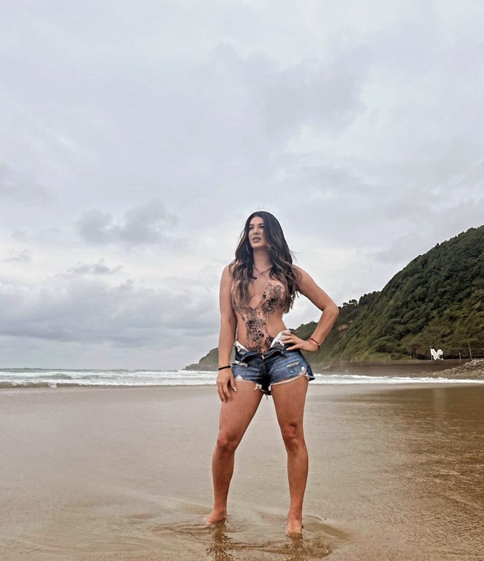 CHICA TRANS ARDIENTE Y MORBOSA DESEOSA DE PLACER