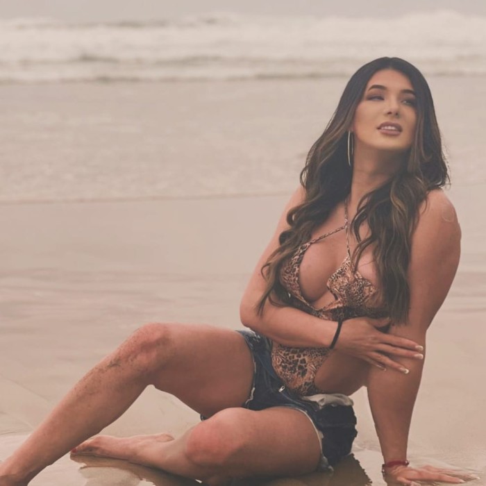 CHICA TRANS ARDIENTE Y MORBOSA DESEOSA DE PLACER