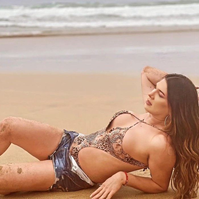 CHICA TRANS ARDIENTE Y MORBOSA DESEOSA DE PLACER