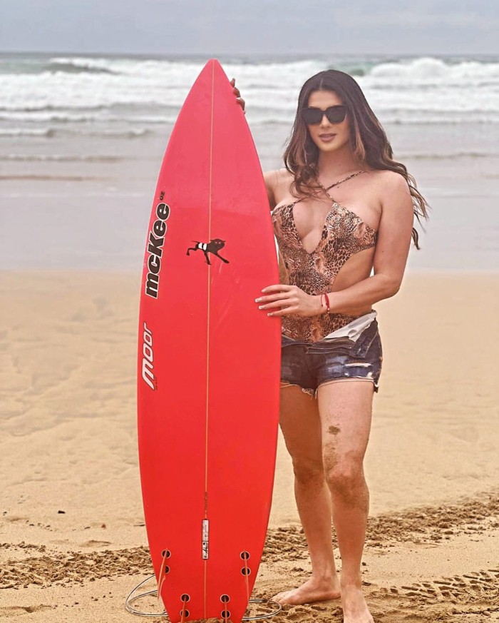 CHICA TRANS ARDIENTE Y MORBOSA DESEOSA DE PLACER