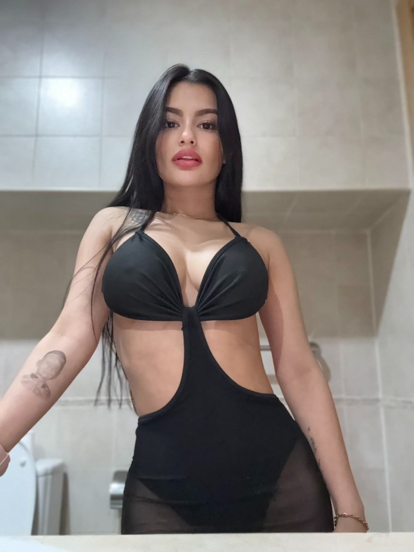 BELLA COLOMBIANA FLACA SALIDAS VALENCIA