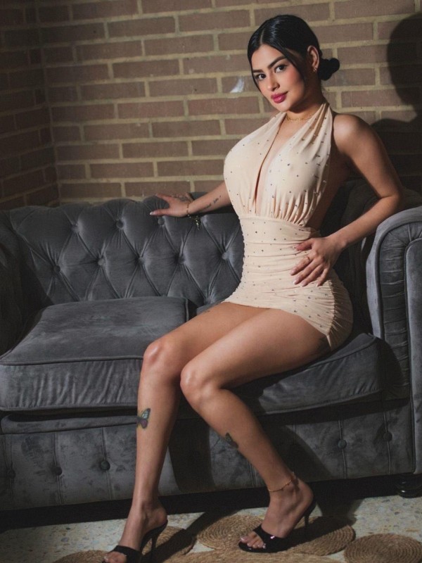 BELLA COLOMBIANA FLACA SALIDAS VALENCIA