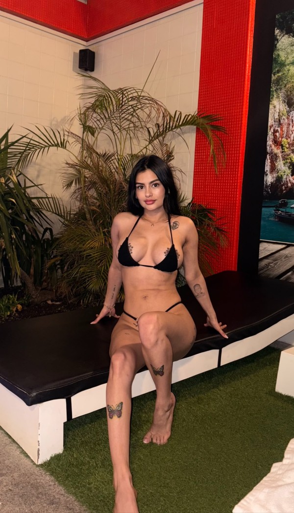 BELLA COLOMBIANA FLACA SALIDAS VALENCIA
