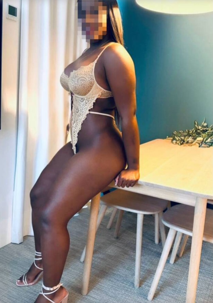 Guapa exótica mulata follona golosa  en bergara