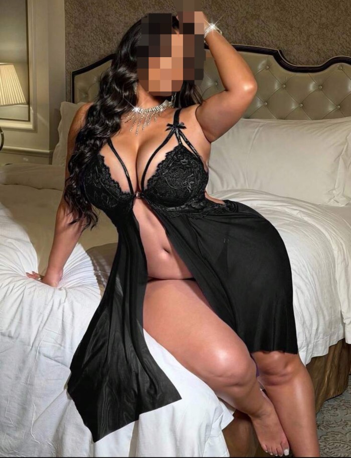 Colombiana muy cachonda con ganas de pasarla bien