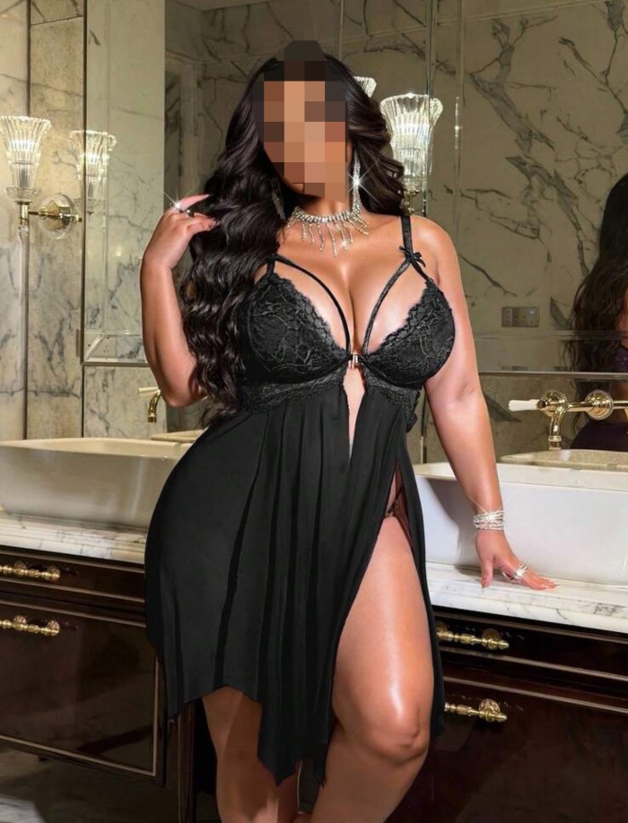 Colombiana muy cachonda con ganas de pasarla bien