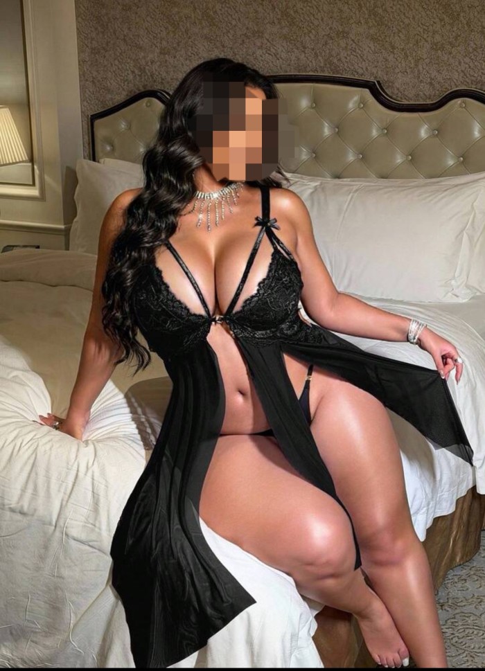 Colombiana muy cachonda con ganas de pasarla bien