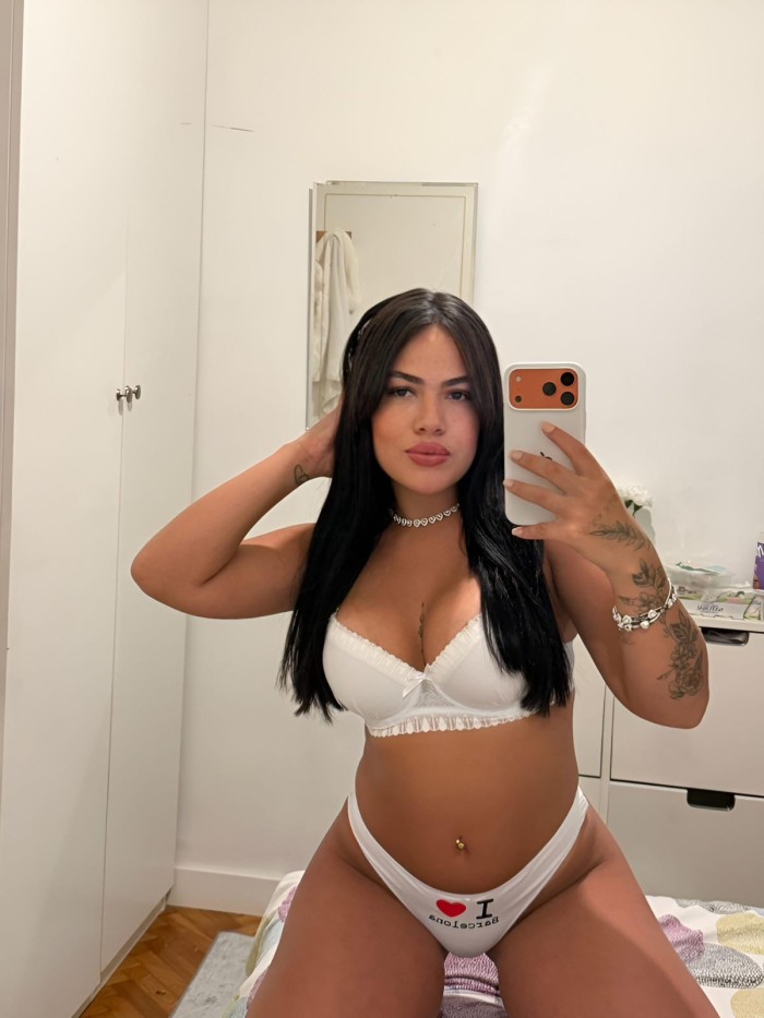 Zoe joven brasileña delgada nueva en la zona