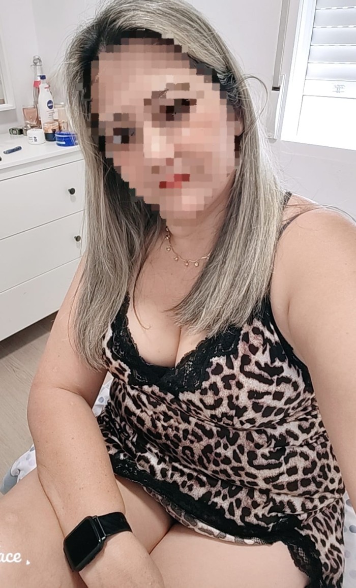 ARDIENTE SENSUAL COMPLACIENTE DESEOSA DE SEXO