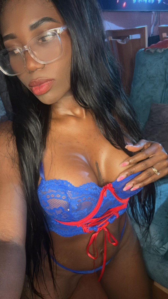ASHLEY – SENSUAL, ARDIENTE…Y LISTA PARA PROVOCAR