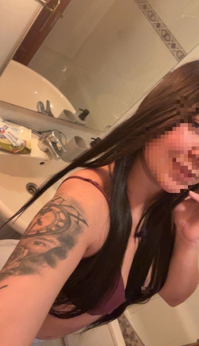 HERMOSA COMPLACIENTE ARDIENTE BOMBA DE SEXO
