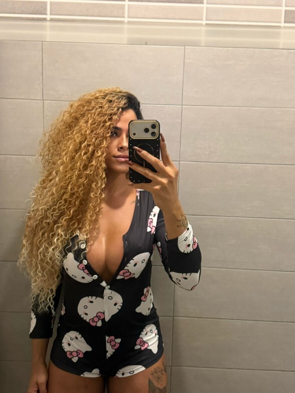 Trans latina muy caliente en( SANTS ) trato de novios sen tabú