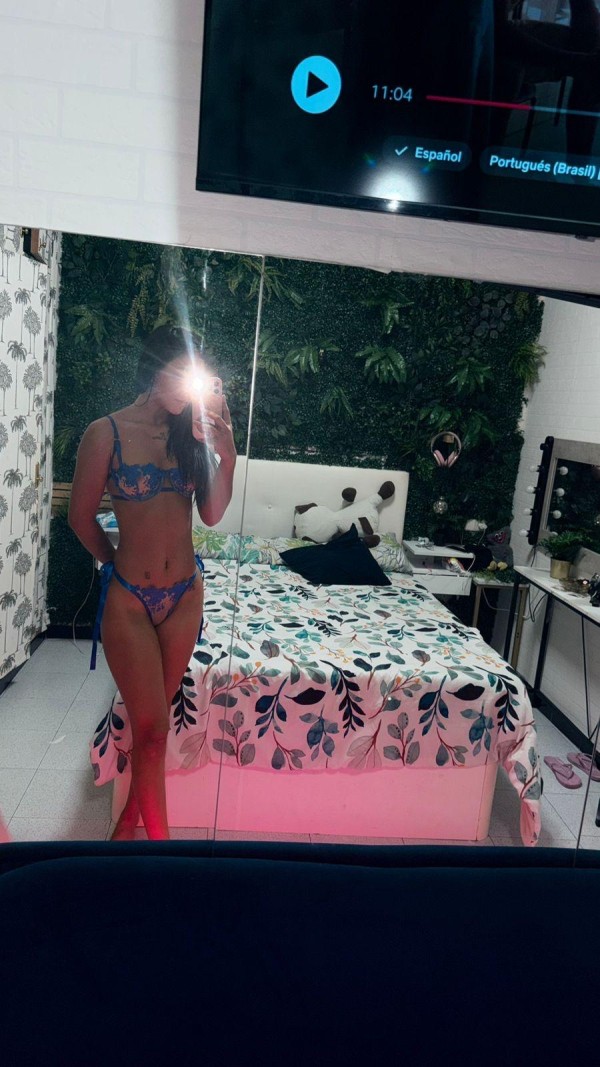 COLOMBIANA DE 19 AÑOS, CALIENTE Y DULCE