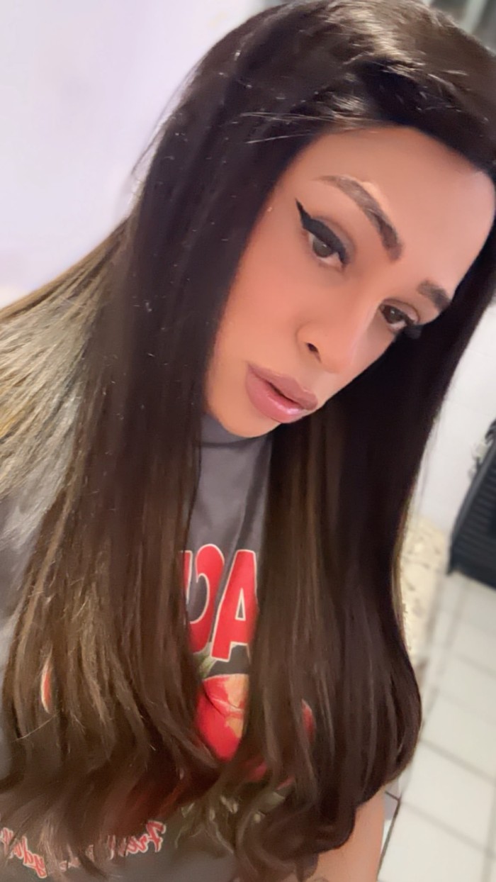 HERMOSA TRANS MUY ACTIVA Y VERGONA