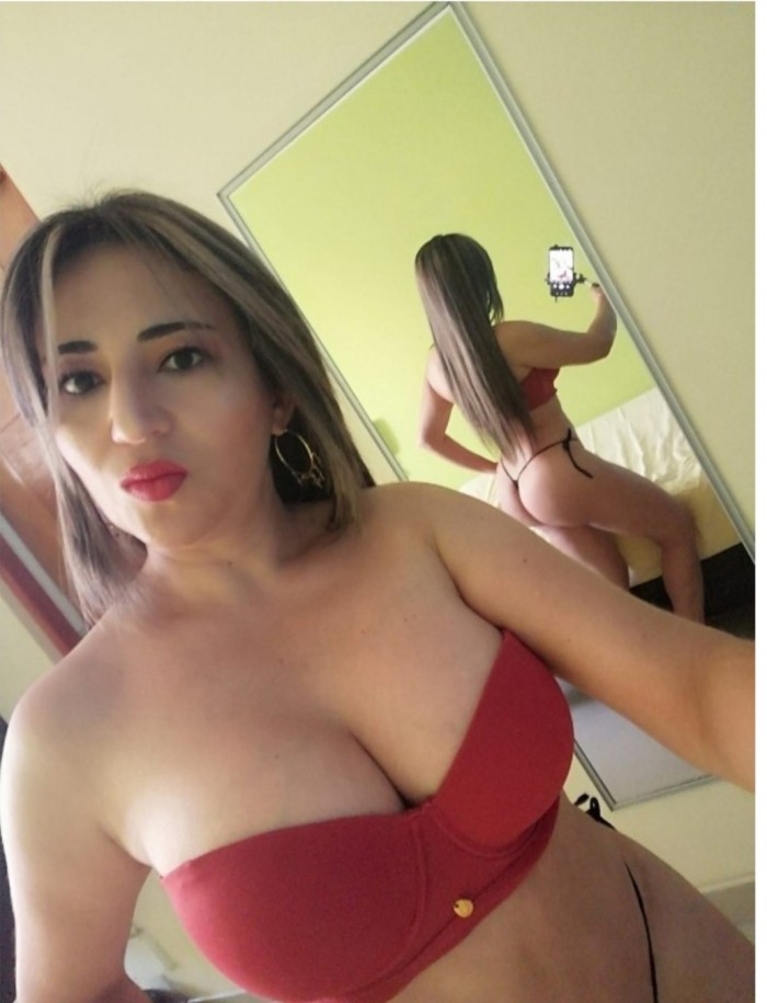 EXOTICA LATINA CON MASAGE EROTICO