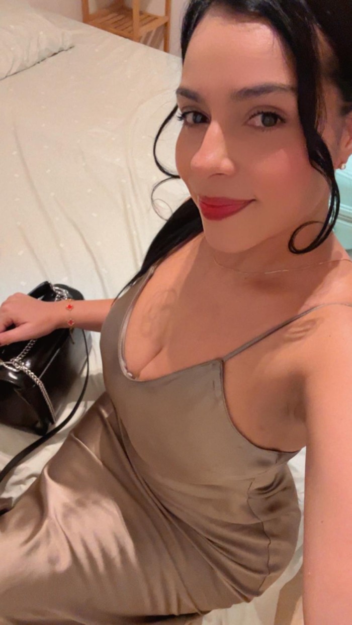 Explosiva morenaza, tetona con unas tetas de infar
