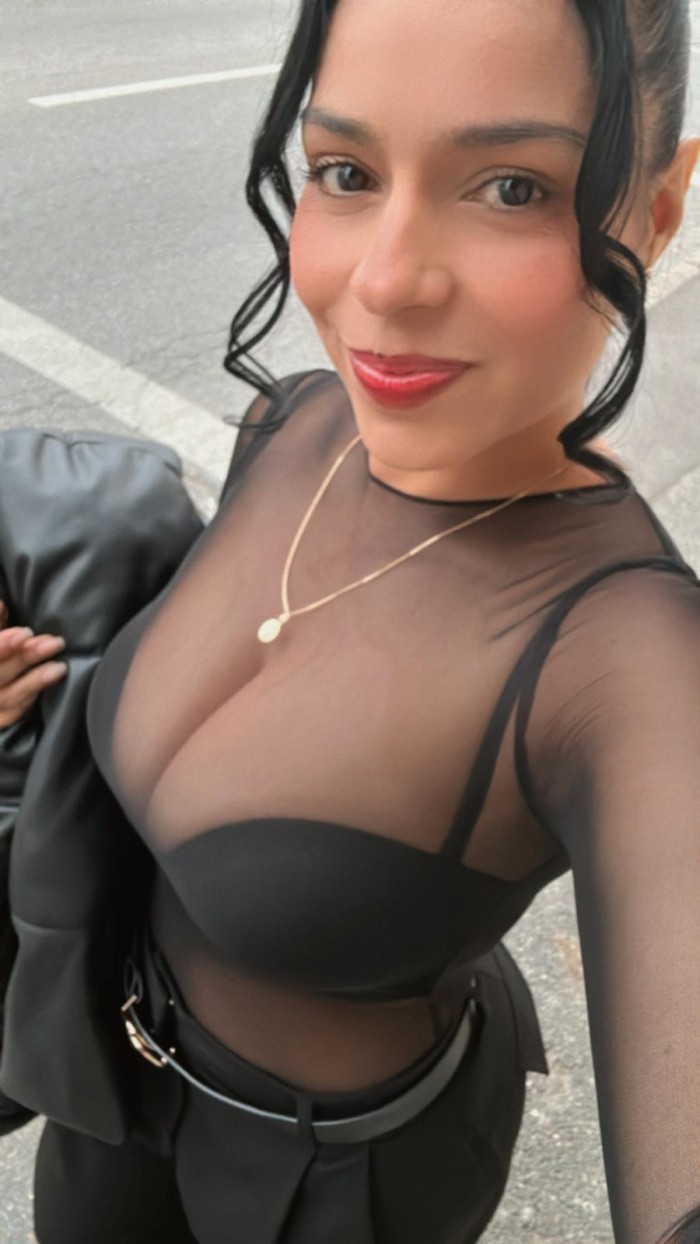 Explosiva morenaza, tetona con unas tetas de infar