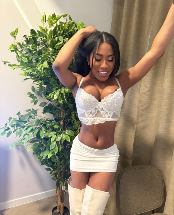 REUS ! DIOSA DE ÉBANO FIESTERA 24 HORAS POLLONA