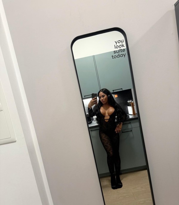 REUS ! DIOSA DE ÉBANO FIESTERA 24 HORAS POLLONA