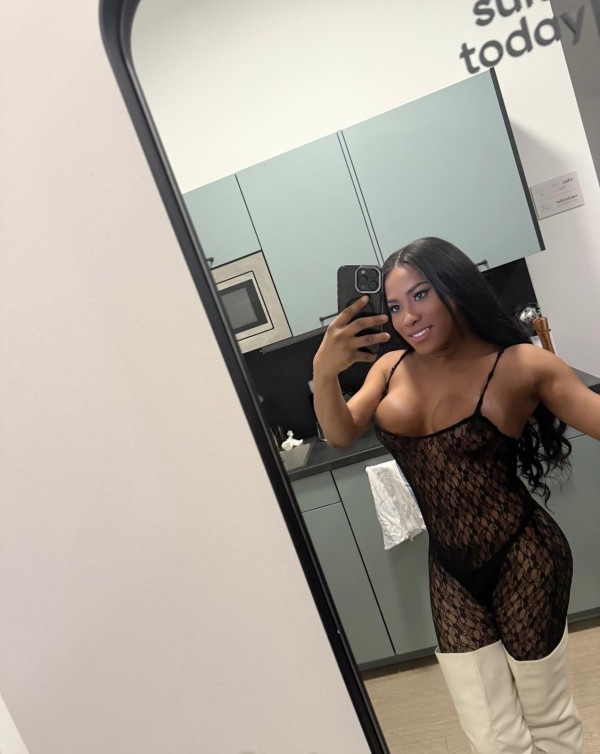 REUS ! DIOSA DE ÉBANO FIESTERA 24 HORAS POLLONA