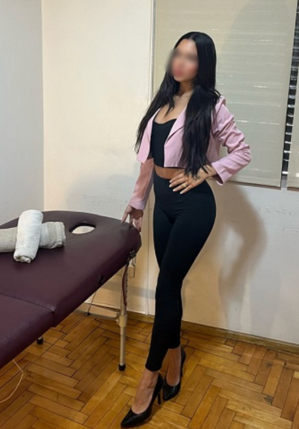 JOVENCITA DELGADA Y DELICADA