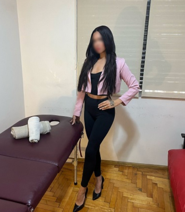JOVENCITA DELGADA Y DELICADA