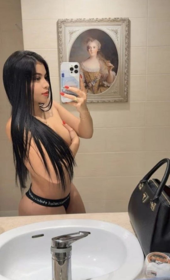 NOVEDAD PREMIUM EN SANT GERVASI  Zoe, 24 Años