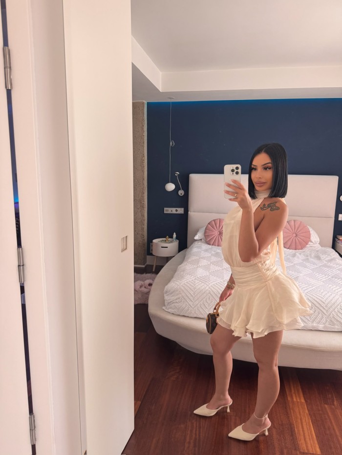 PAULA MADRILEÑA, FIESTERA CON GANAS DE DIVERTIRME