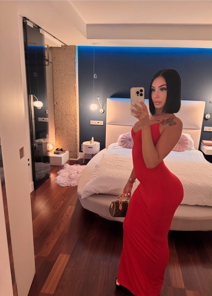 PAULA MADRILEÑA, FIESTERA CON GANAS DE DIVERTIRME