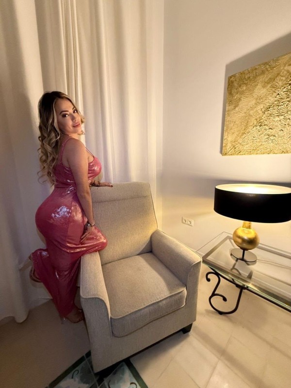 Rubia con ganas de sexo.