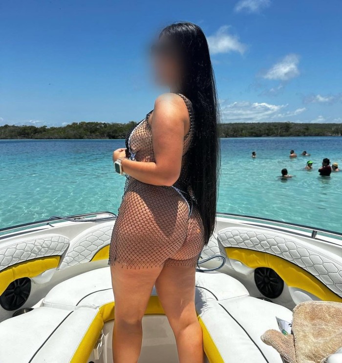 Hola una chica venezolana joven de 23 años