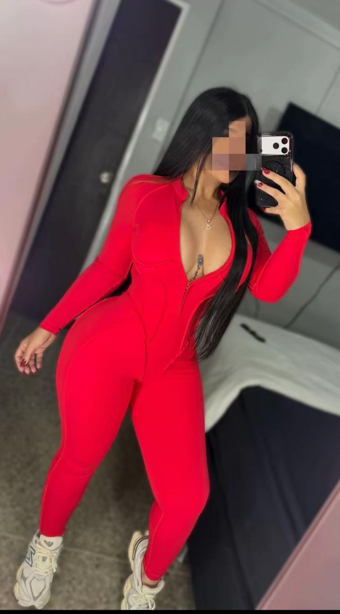 Hola una chica venezolana joven de 23 años