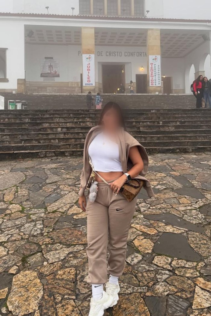 Hola  una chica venezolana joven de 23 años