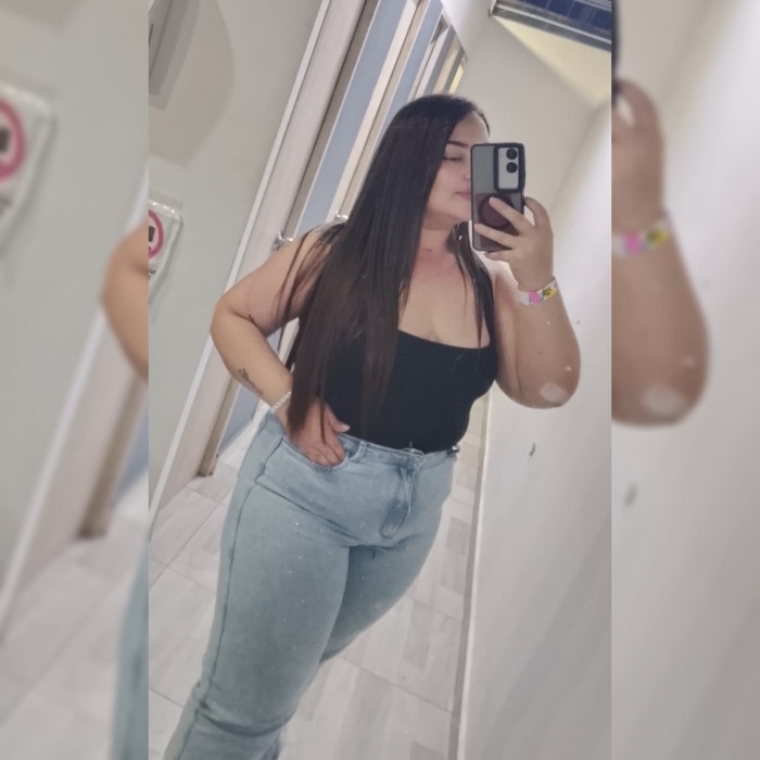 EN CABO BLANCO SUR CHICA CURVY TU COCHE Y SALIDAS