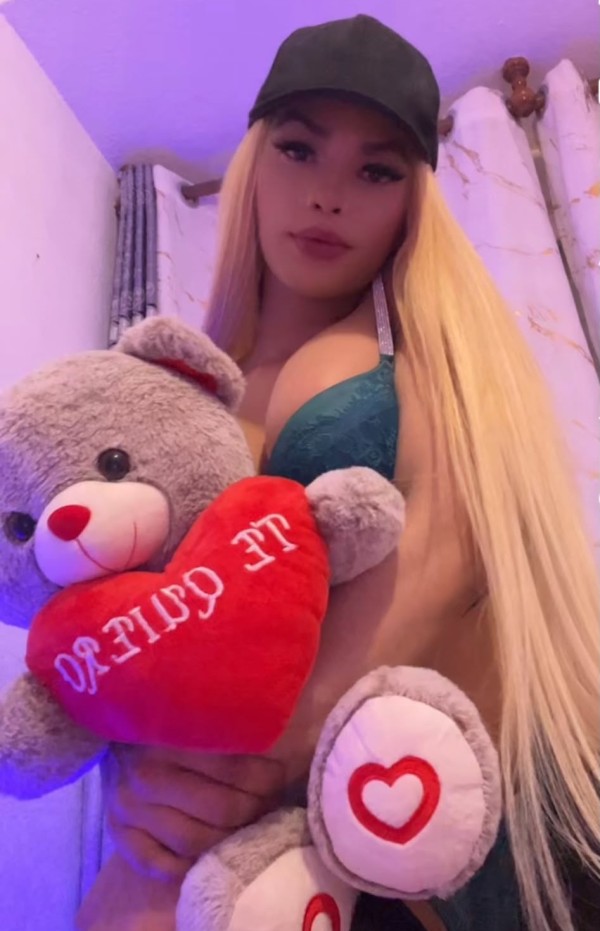 23 CM CHICA TRANS MUY FEMENINA CON DESEOS DE PLACER