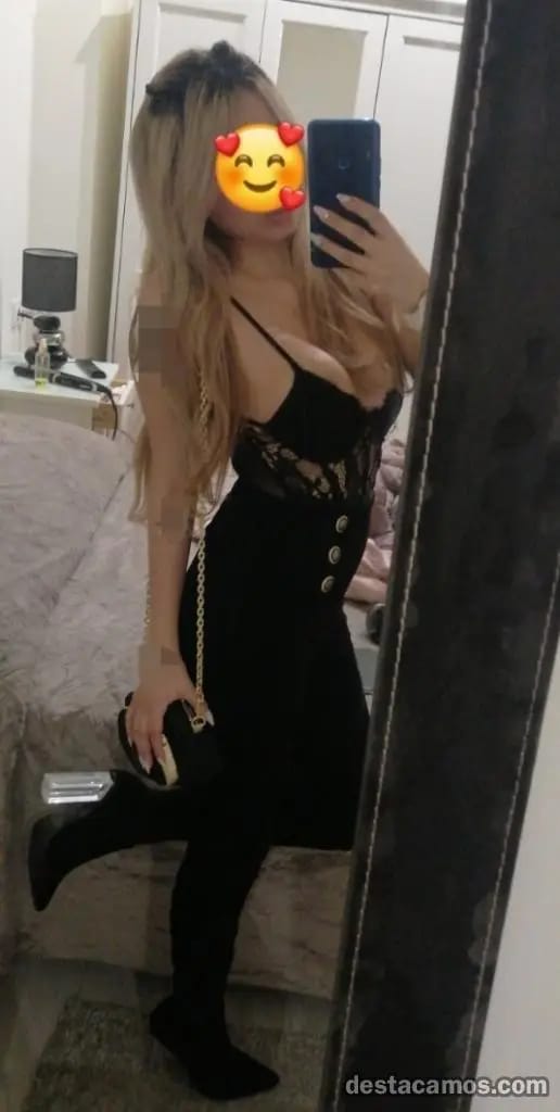Rubia dulce y amorosa fiestera
