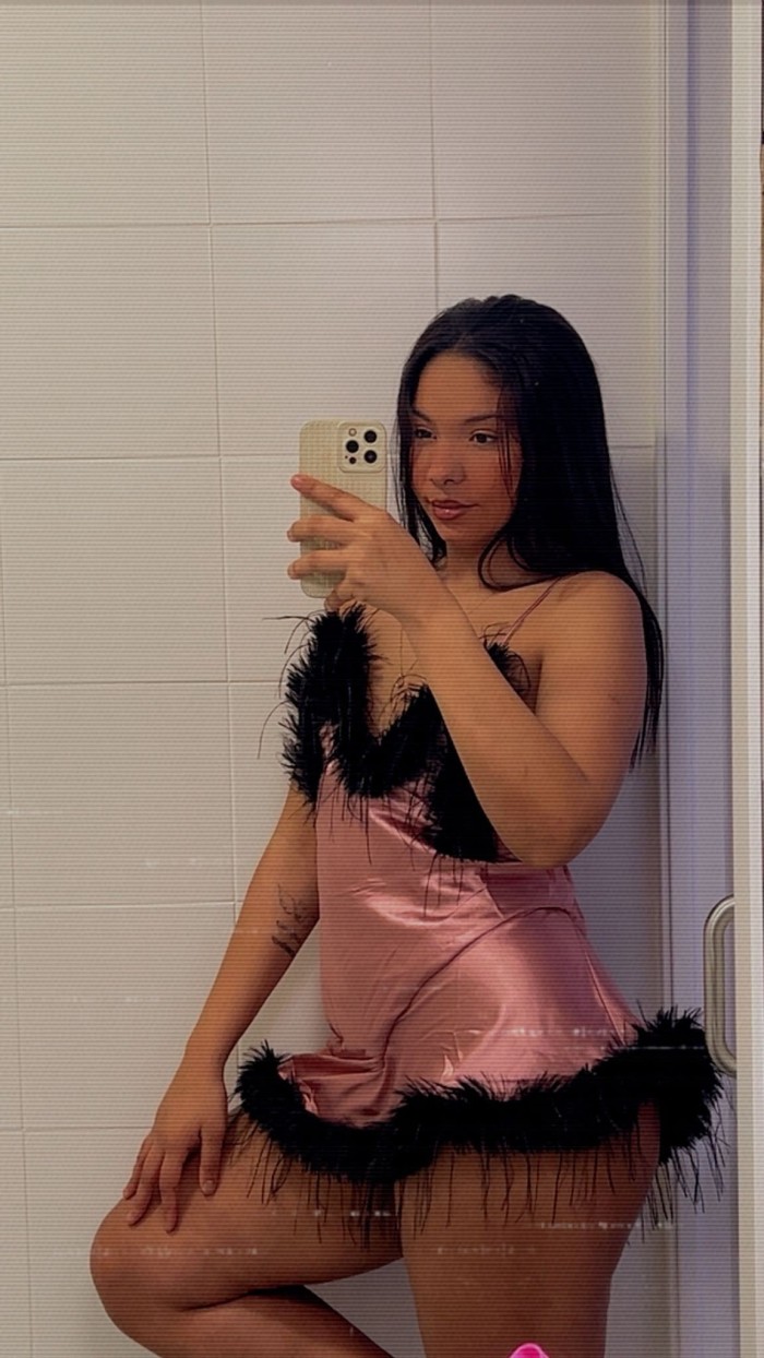 ALICIA TRAVIESA Y JUGUETONA, MOJADITA PARA TI !