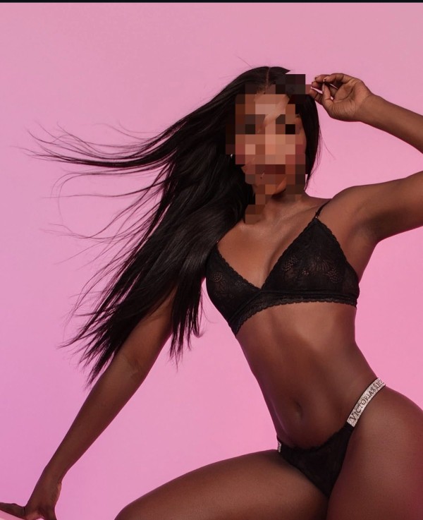 745031195 Laura JUGUETONA REINA Y TRAVIESA