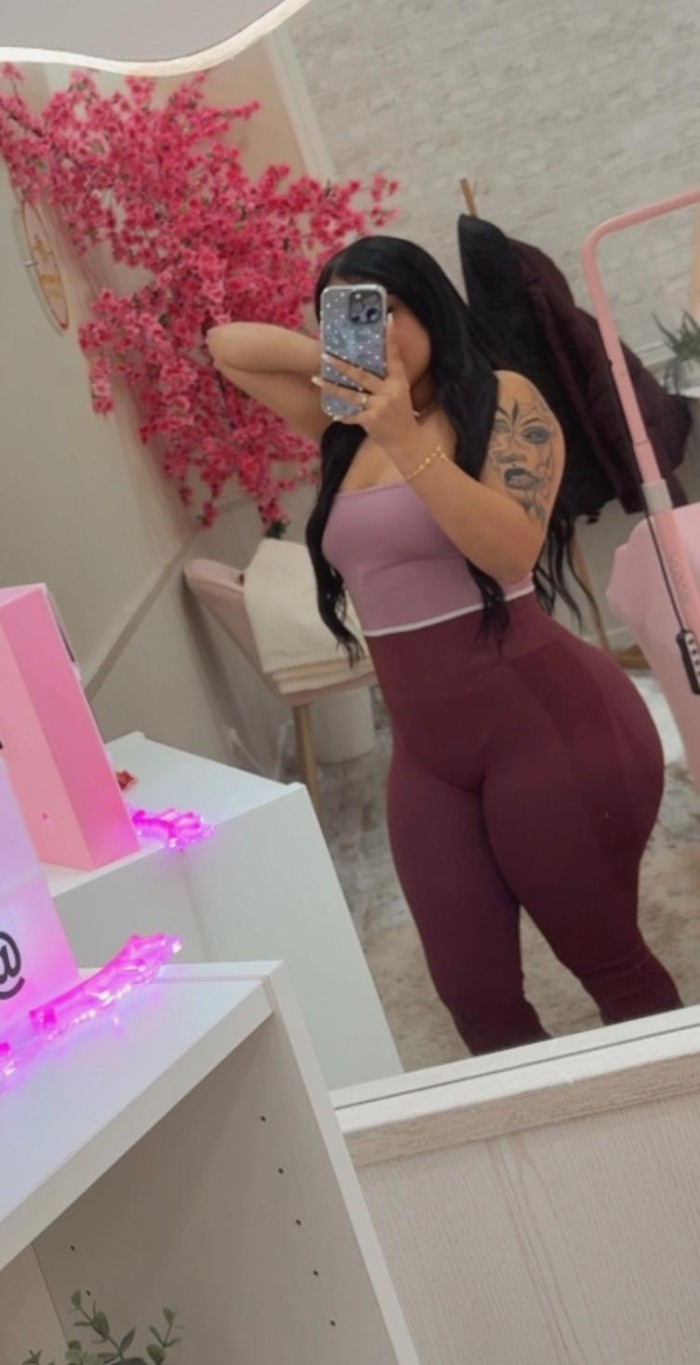 COLOMBIANA FIESTERA Y CON GANAS DE PECAR