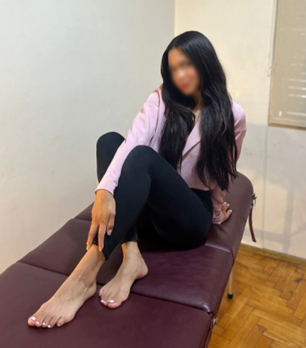 JOVENCITA DELGADA Y DELICADA