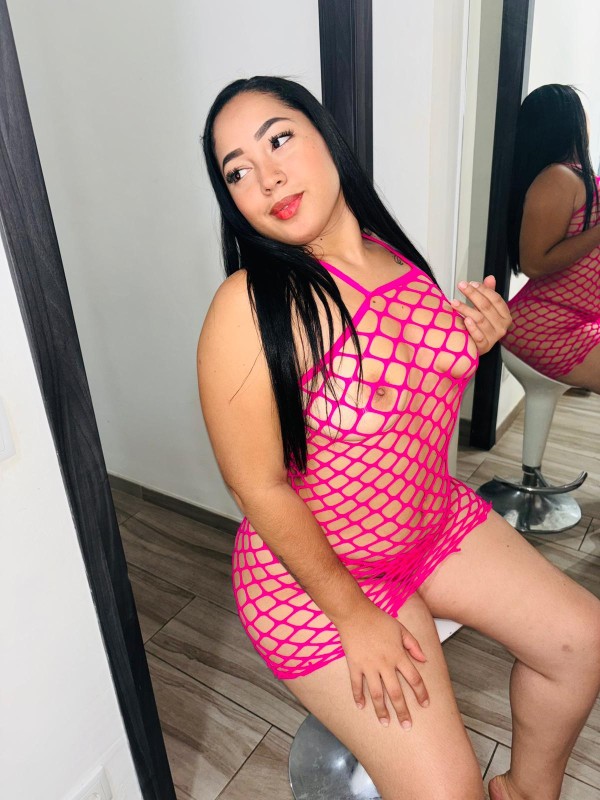 Divertida juguetona fiestera y juguetona cariño