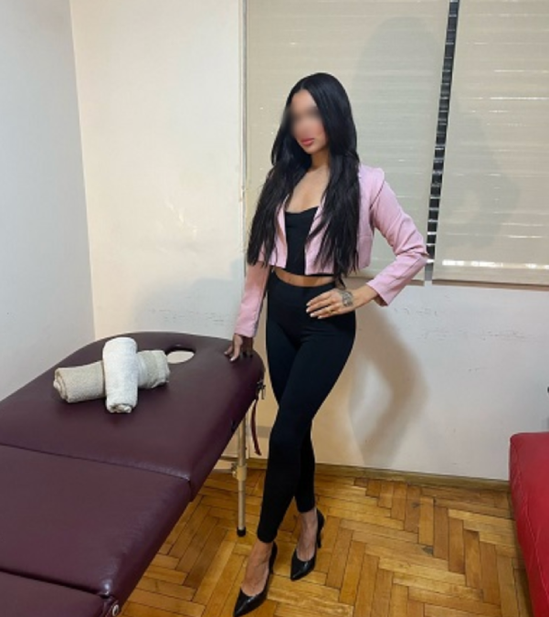 JOVENCITA DELGADA Y DELICADA