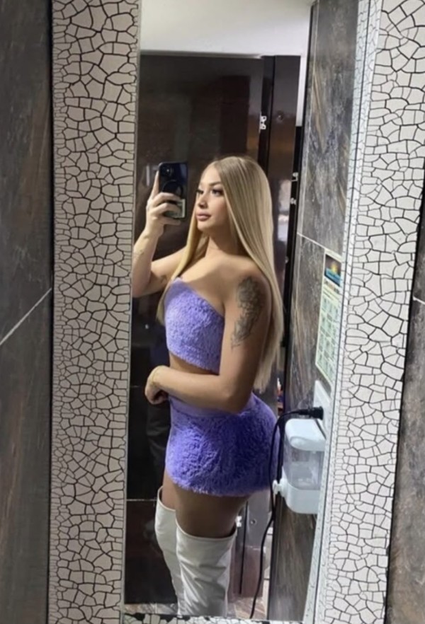 SOY CHICA TRANSDOMINANTE CON UNA POLLA DE 18 CM