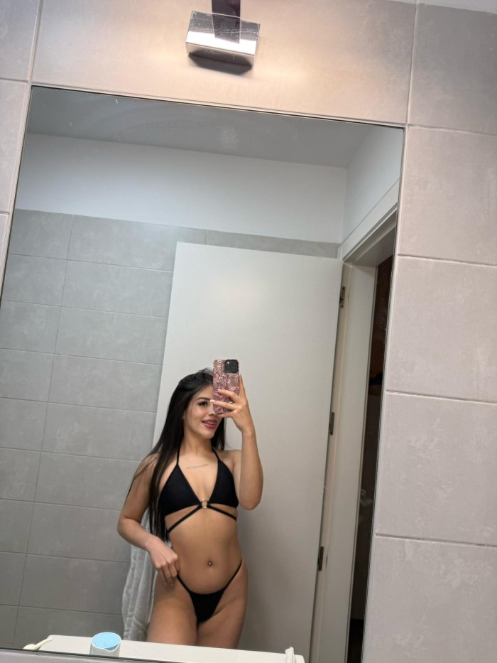 Preciosa jovencita colombiana- Desplazamientos