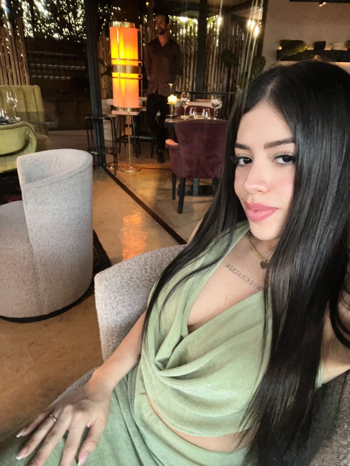 Preciosa jovencita colombiana- Desplazamientos