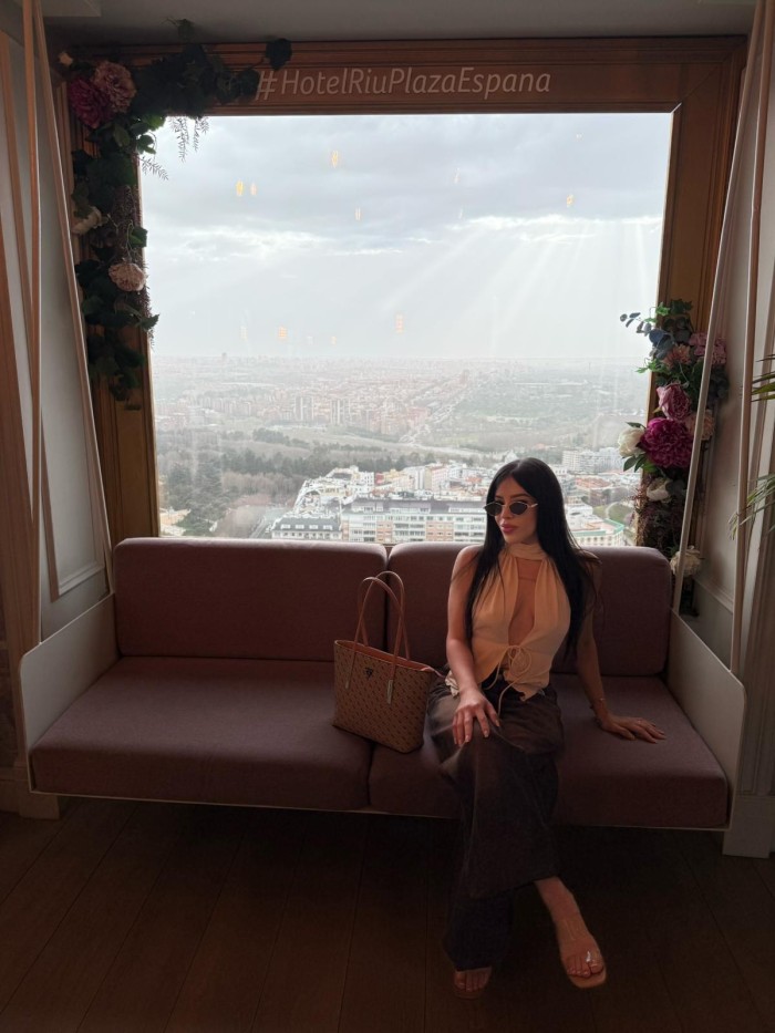 Preciosa jovencita colombiana- Desplazamientos