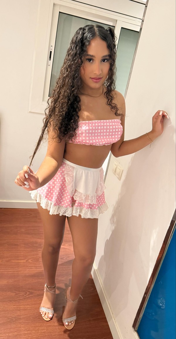 Chloe, jovencita 18 años muy complaciente